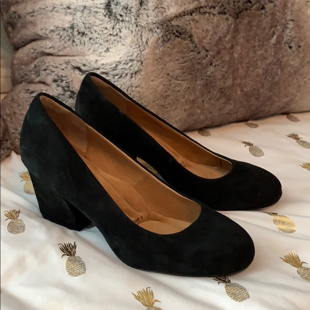 Sofft comfort heels black suede worn once 8 wide